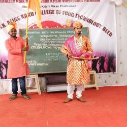 Dress up like freedom fighter