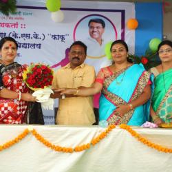 Felicitation of Hon.Dr.Deeptai Kshirsagar (chief guest) at annual Gathering by Hon.Dr.G.V.Salinke, Hon.Mrs.Kirtittai salunke.